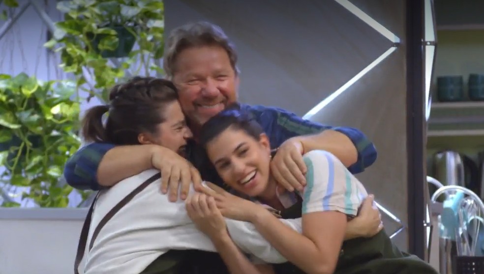 Claude Troisgros comemora vitória da equipe na primeira prova — Foto: Reprodução