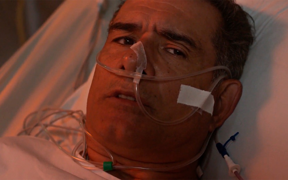 Ricardo fica agitado na presença de Jaques em Dona de Mim — Foto: Globo