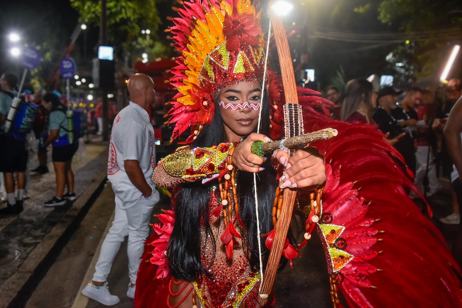 Lorena Maria estreia como musa e fala sobre solteirice: 'Amando ninguém pra falar do tamanho da minha roupa'