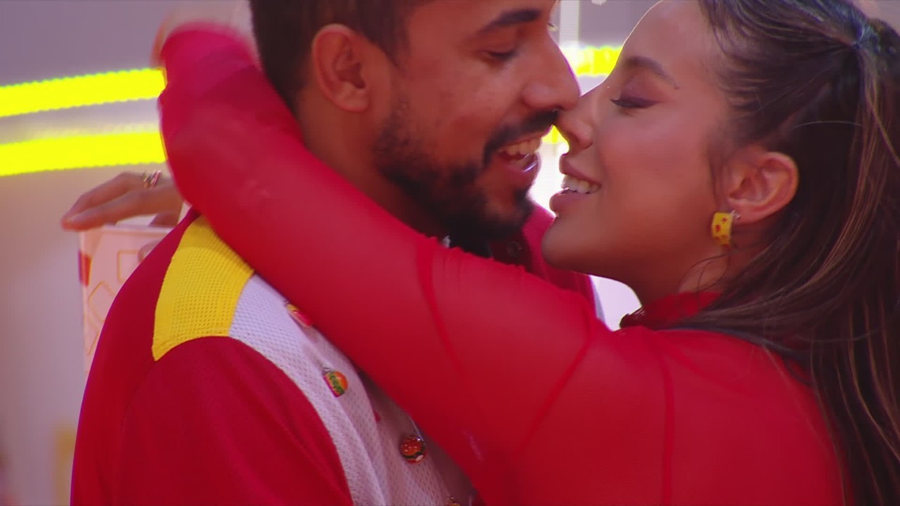 Após beijar Renata, Maike relembra flerte: 'Você viu que eu sou bom de resistência'