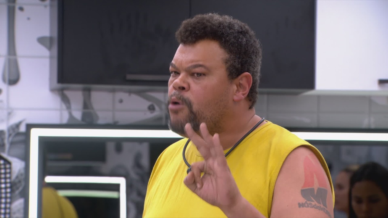 Babu Santana defende Juliano Floss após sequência de tretas no BBB 26: 'Não mandou calar a boca'