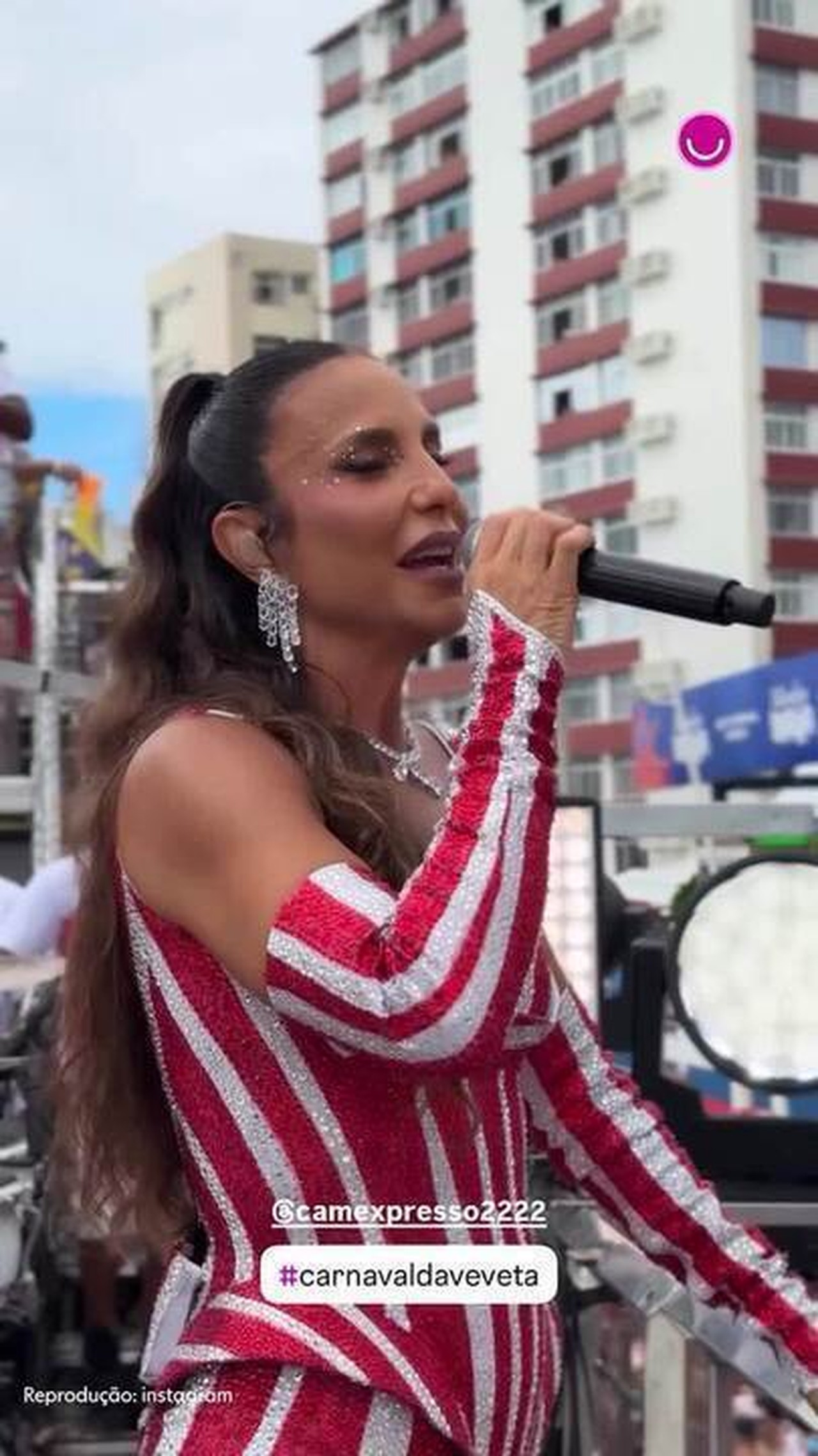 Famosos curtem Filhos de Gandhi e trio de Ivete Sangalo em dia de Carnaval em Salvador