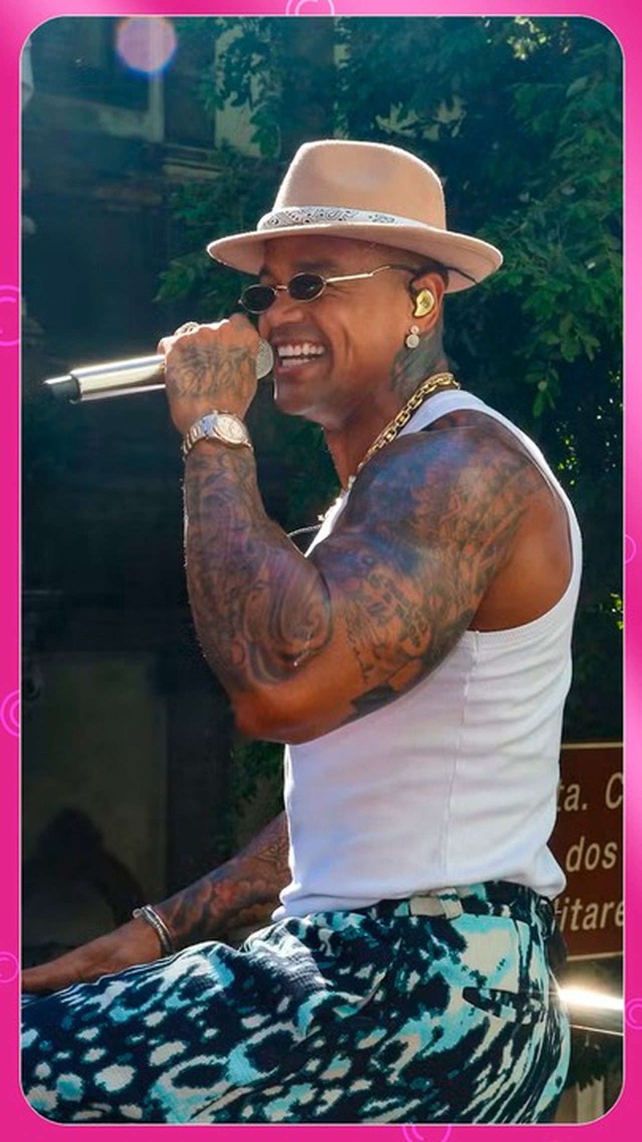 Léo Santana leva o carnaval para a Festa do BBB 26 nesta sexta (20)