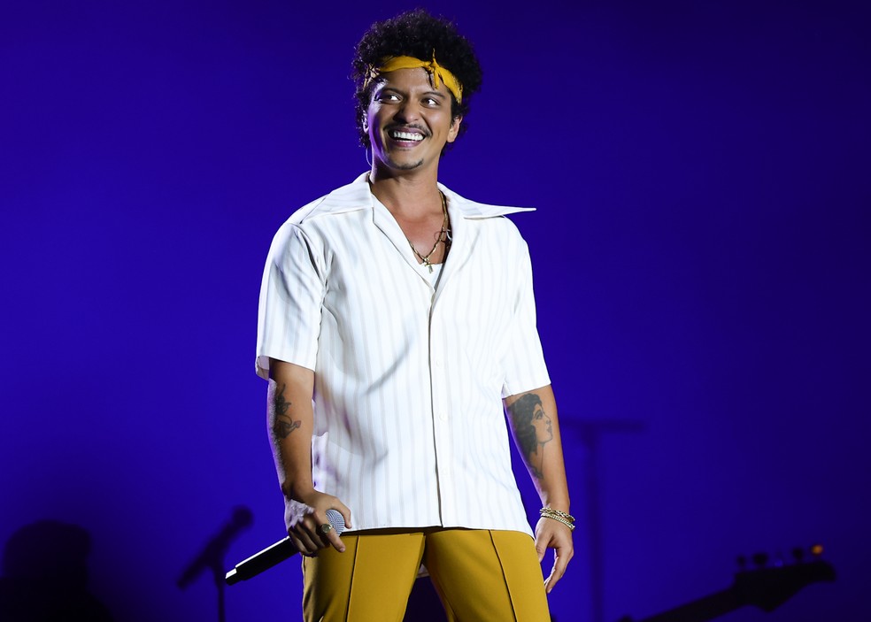 Bruno Mars coloca o The Town para dançar com surra de hits e fala português — Foto: Brazil News