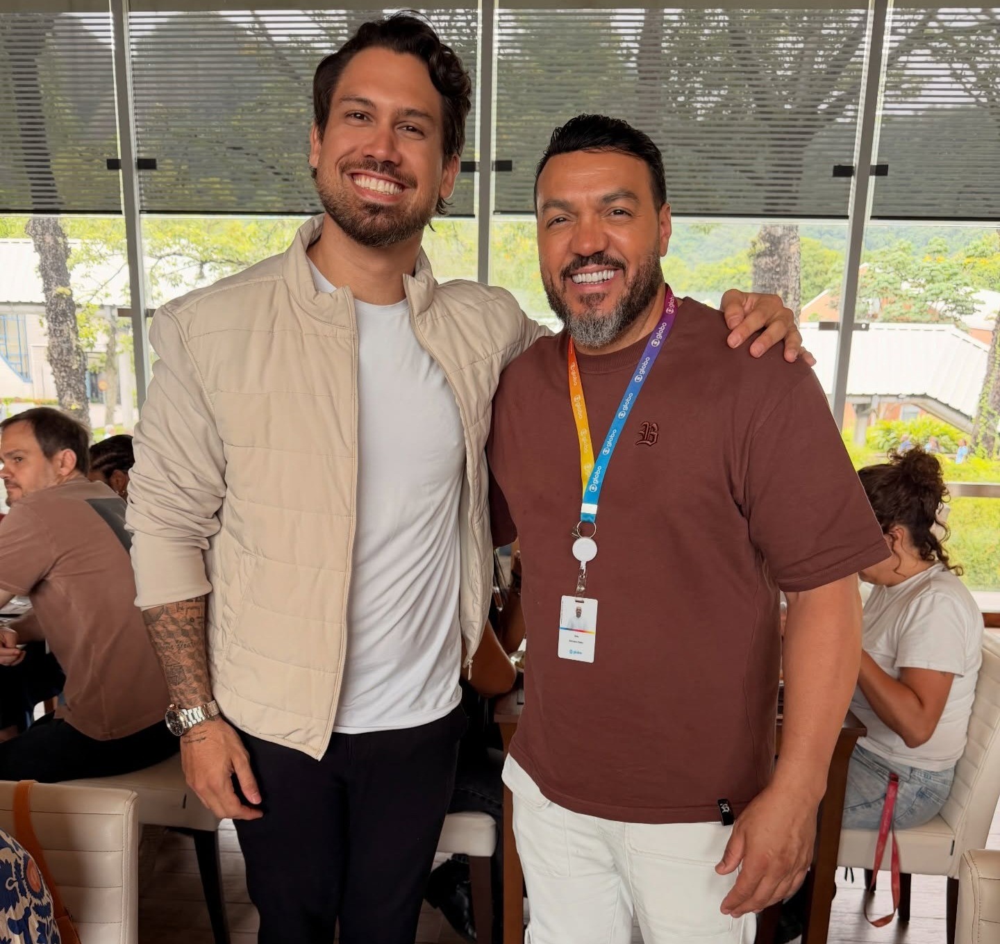 Brigido encontra Belo e se declara: 'Ele sempre foi meu artista favorito'