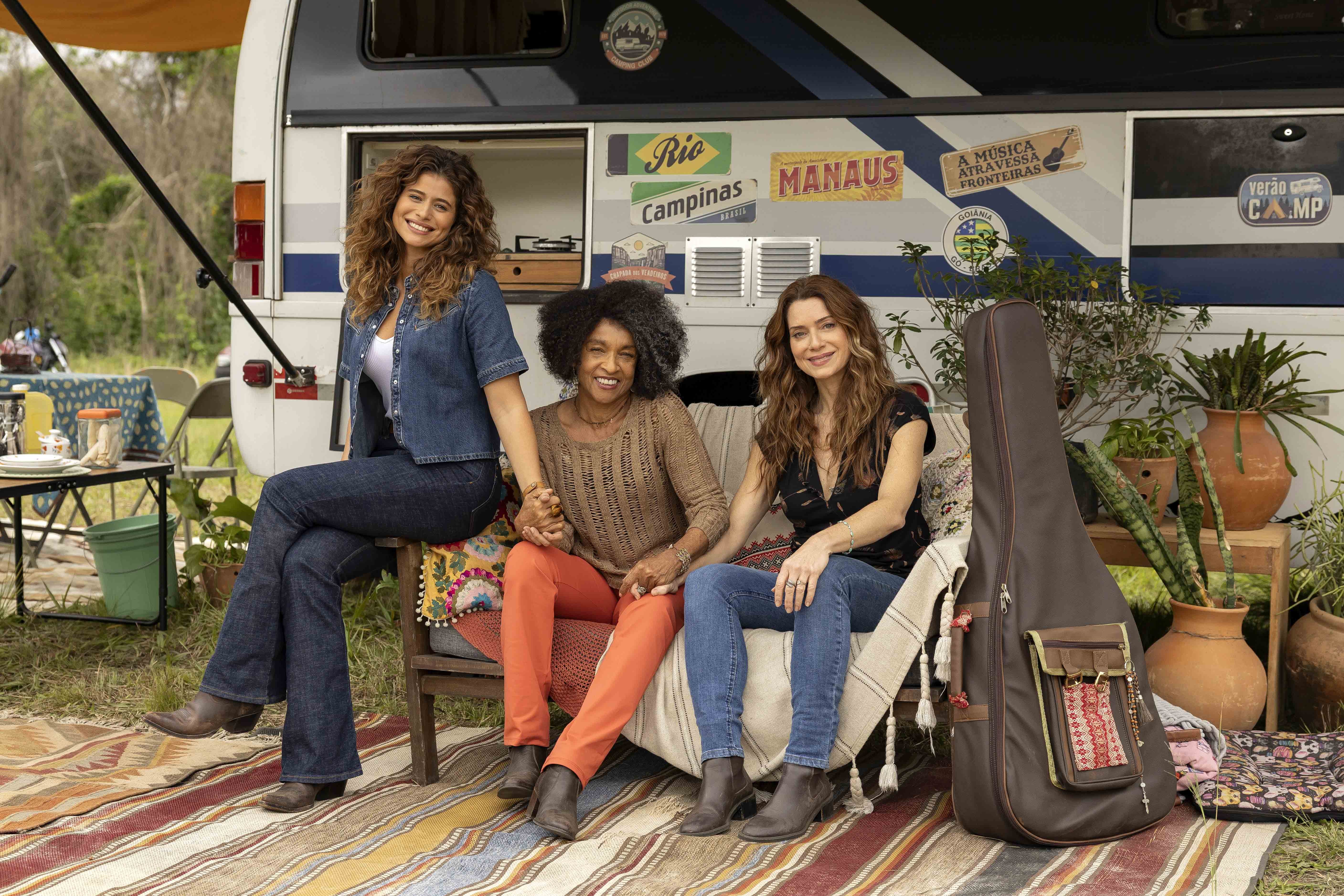 Em Coração Acelerado, trio musical forma família nada tradicional