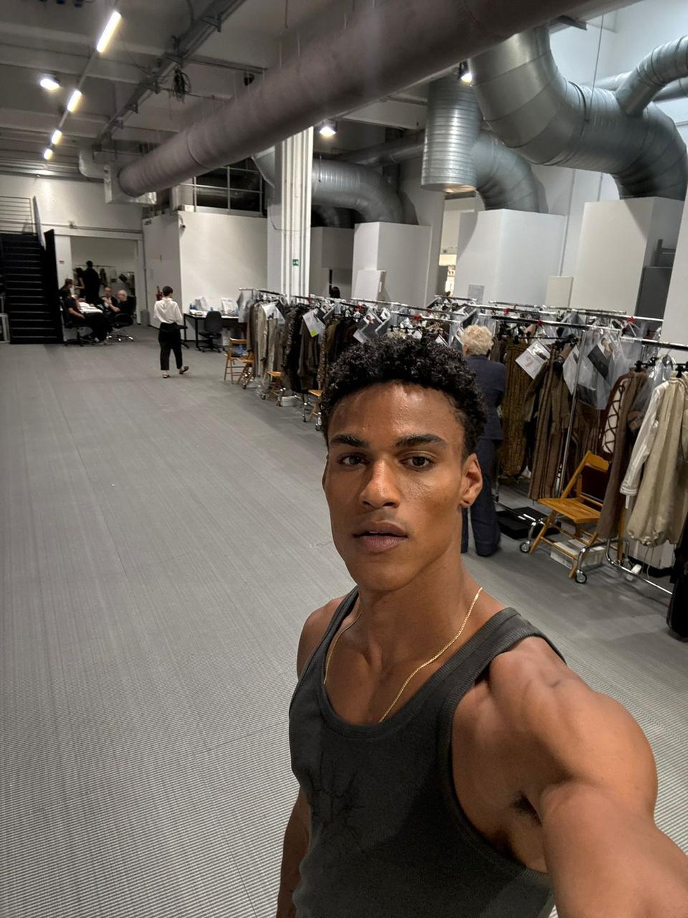 Revelado na moda em 2021, Matheus Hava trabalhava com a mãe desde criança — Foto: Divulgação