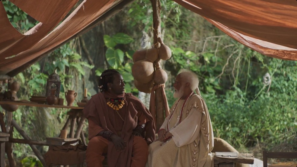 A Nobreza do Amor: Dumi e Chinua se reúnem  — Foto: TV Globo