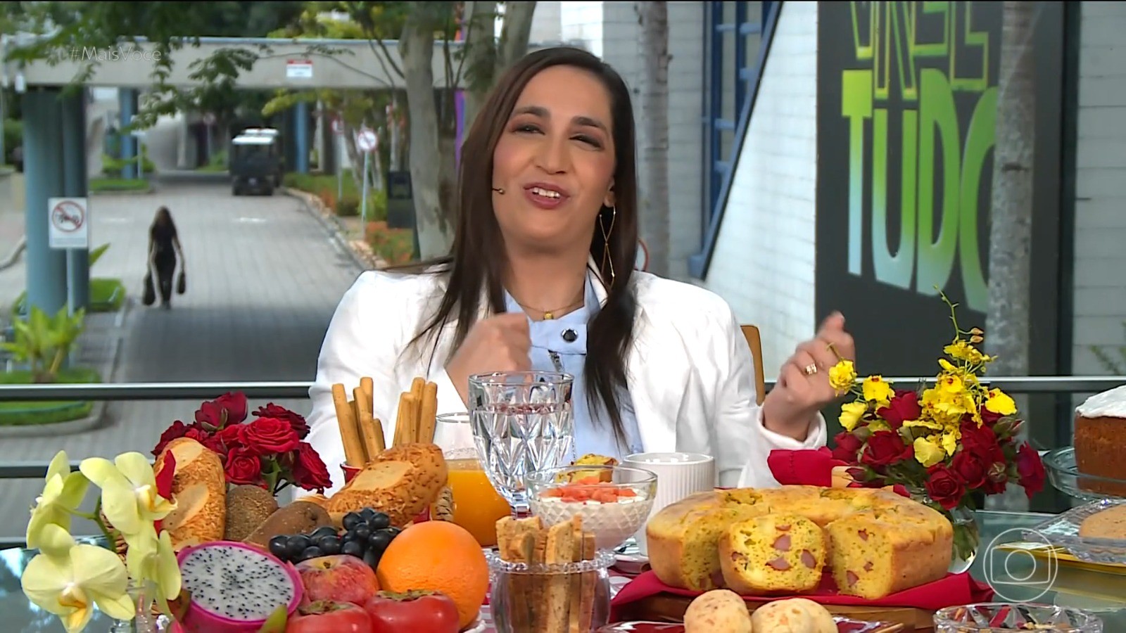 Daniele Hypolito toma café da manhã com Ana Maria Braga no Mais você