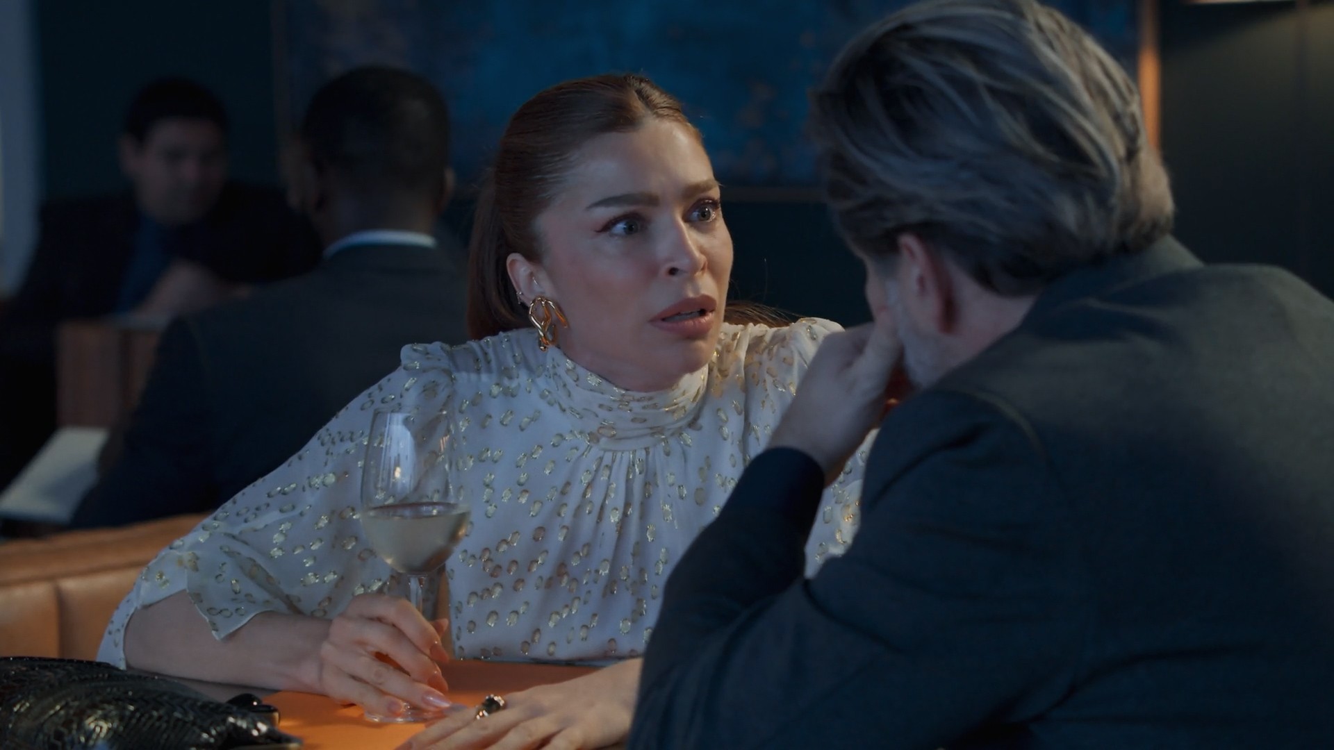 Três Graças: Arminda fica em pânico com 'premonição': 'Passado está voltando'