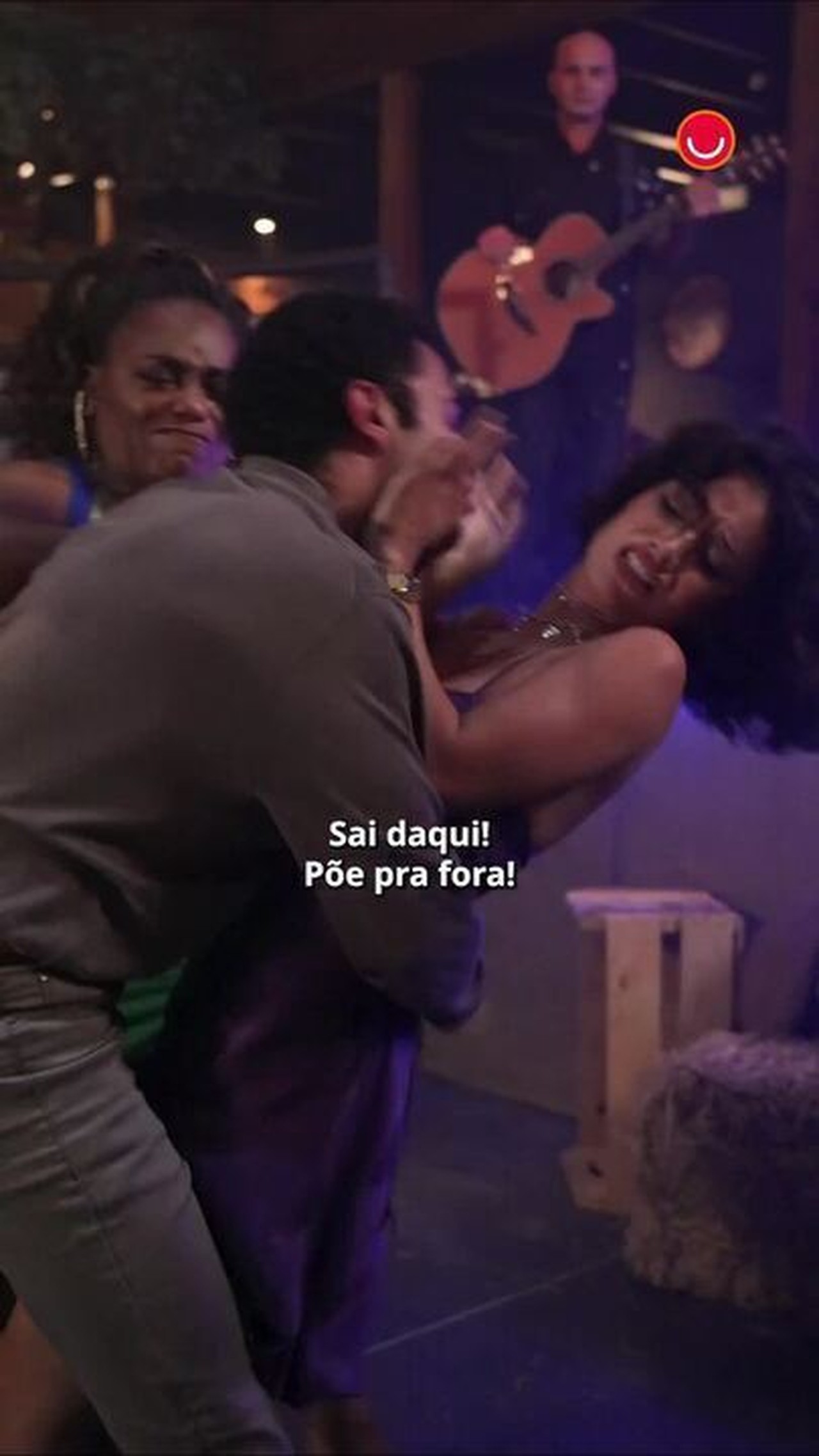 Protagonista de de Cinderela e o Segredo do Pobre Milionário lembra gravação de cena de assédio: 'Gastura no estômago'