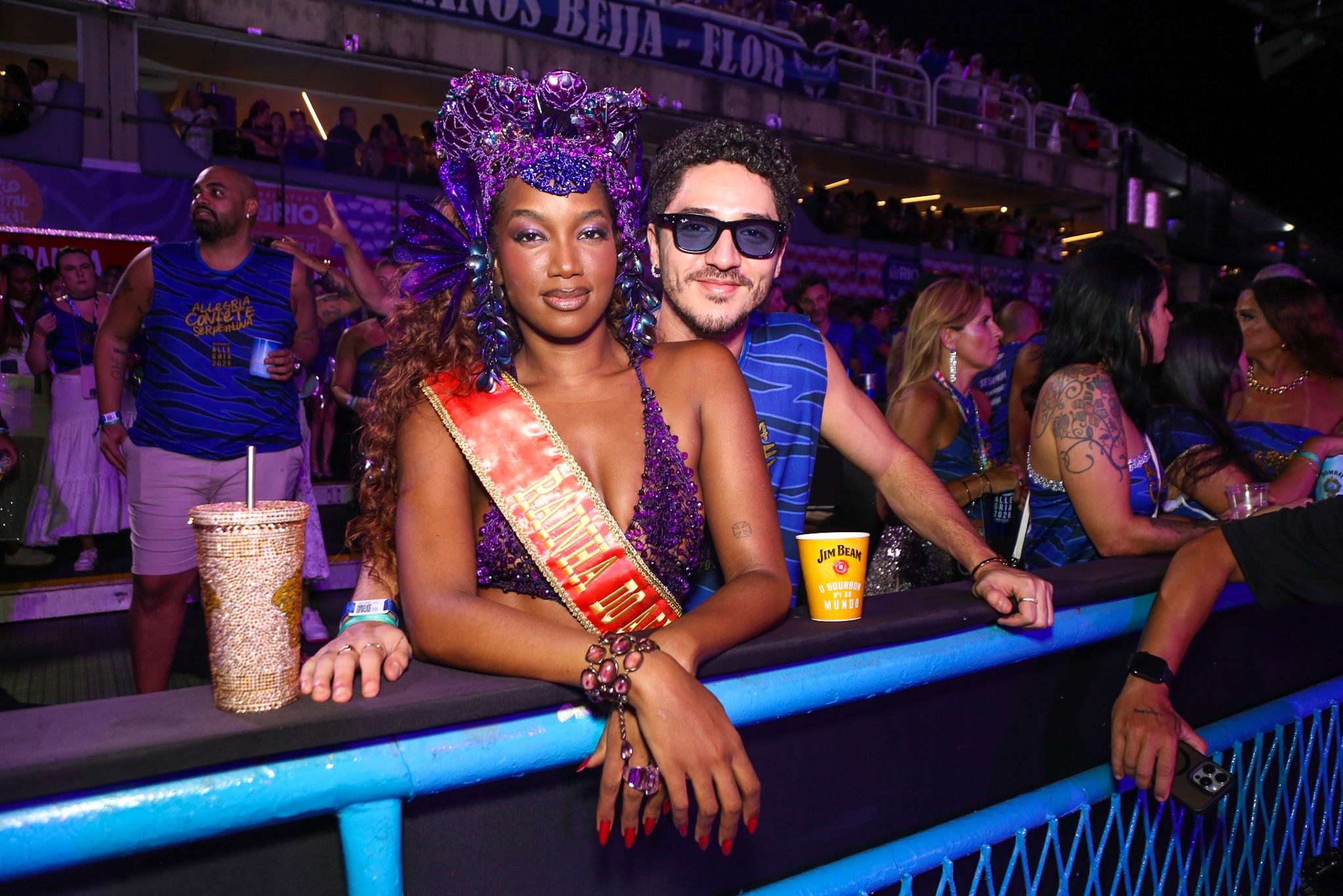 Após boatos de affair, IZA curte Carnaval com João Vitor Silva