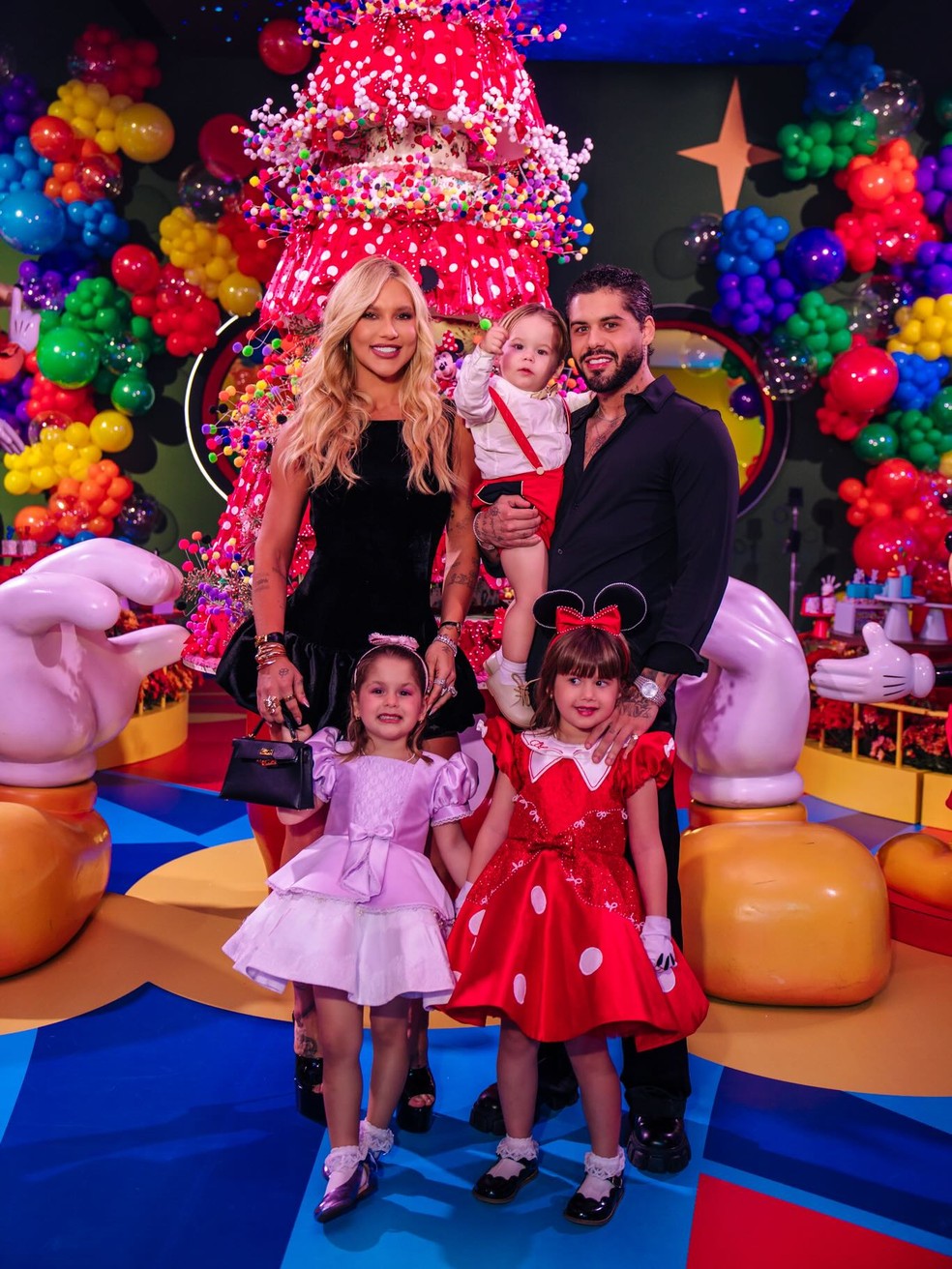 Virginia Fonseca e Zé Felipe com os filhos — Foto: Reprodução Instagram