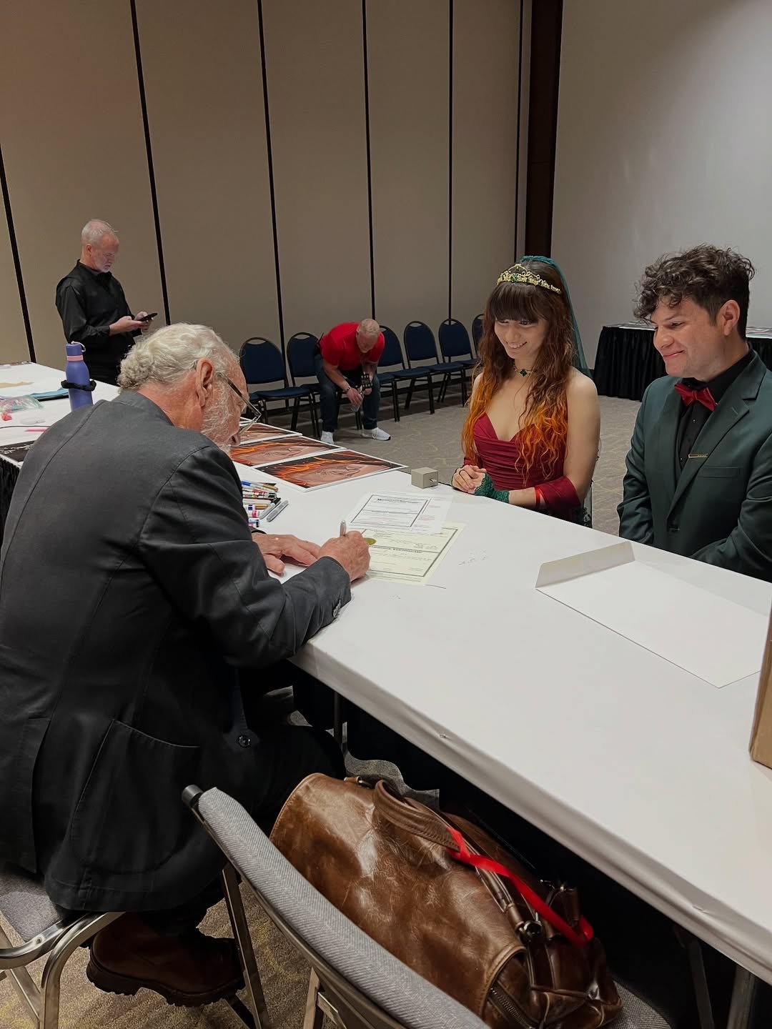 Robert Englund é testemunha no casamento de fãs de 'A Hora do Pesadelo'