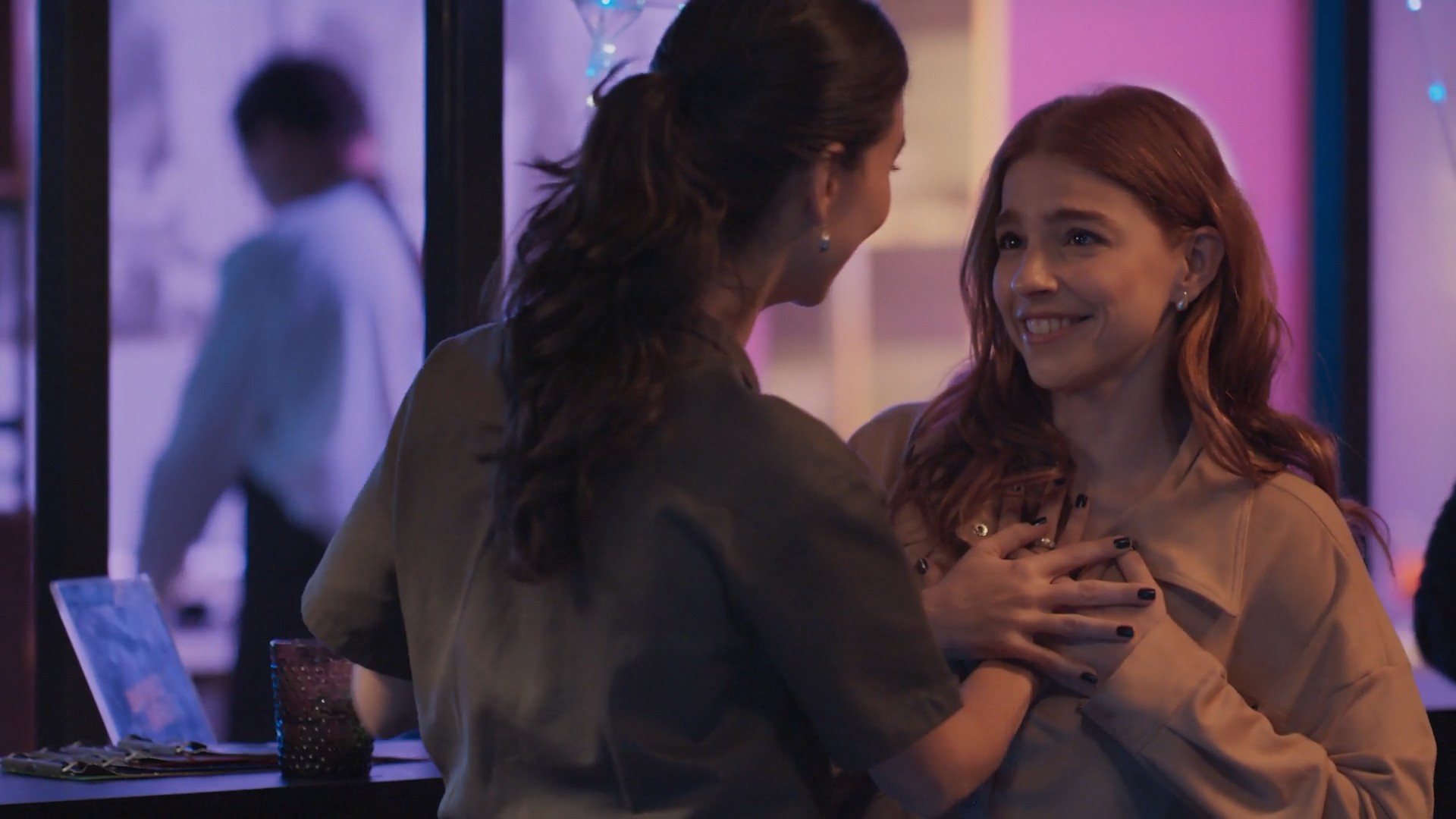 Três Graças: Lorena diz a Juquinha que quer um casamento tradicional