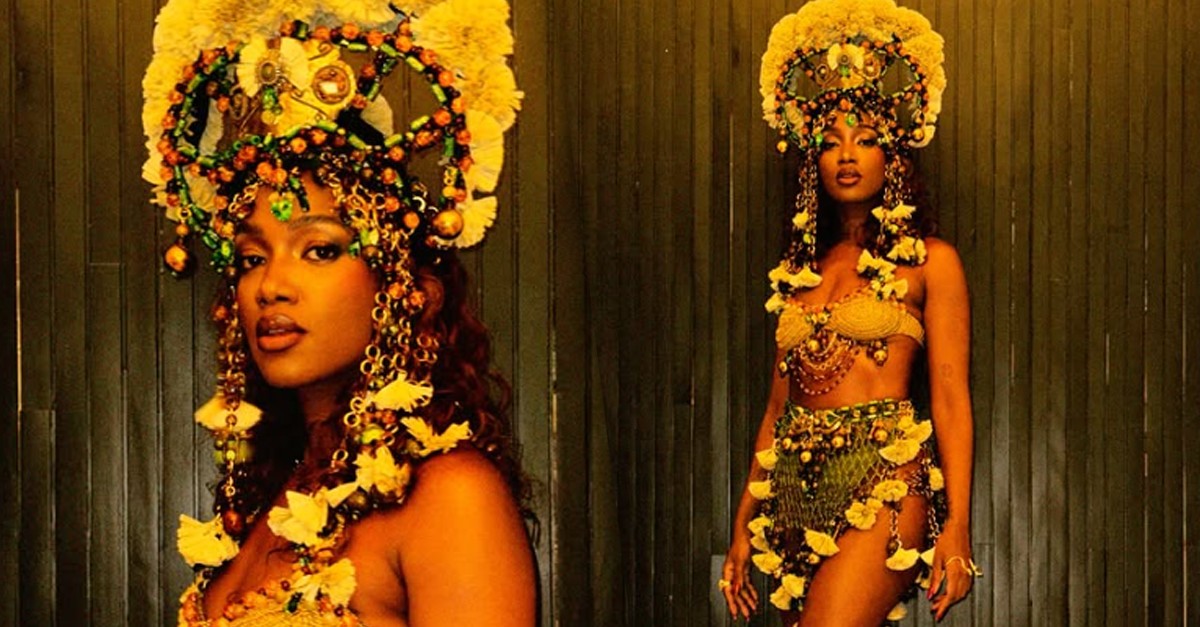 IZA mostra look para o terceiro dia de Carnaval