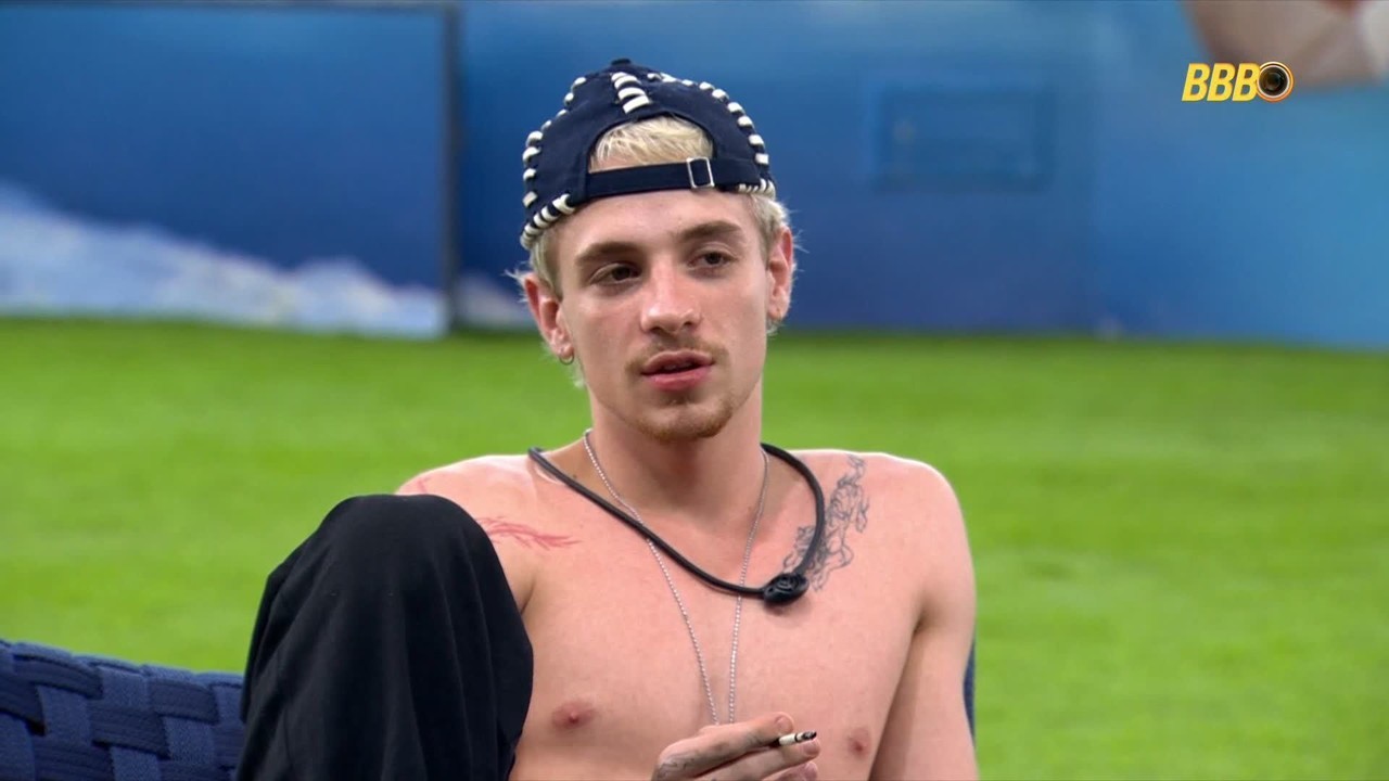 Juliano Floss descobre conversa de Babu Santana com sisters e desabafa: 'Alivia meu coração'