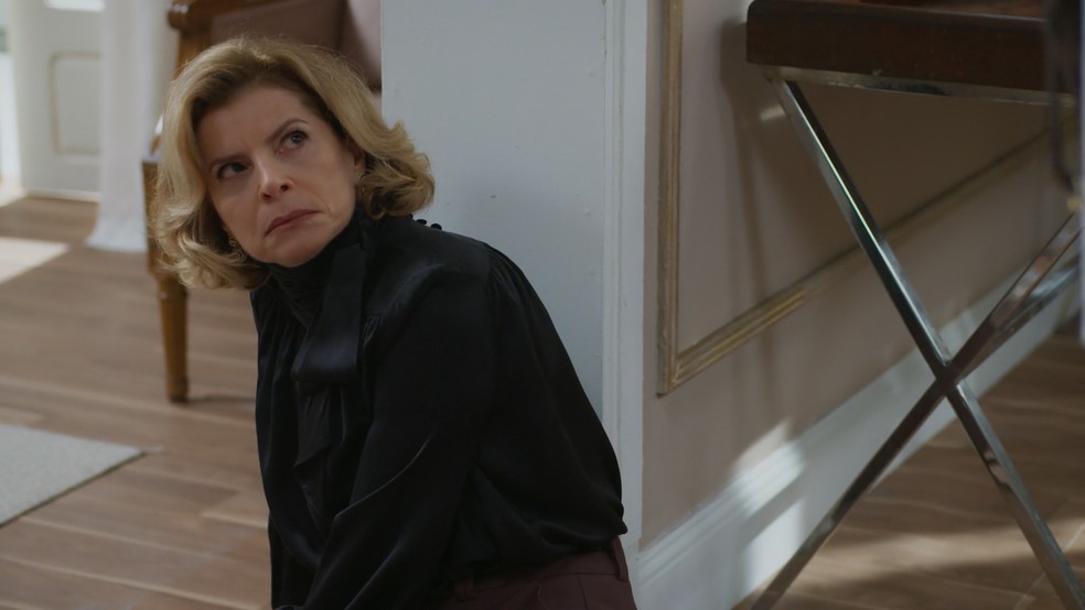 Em Vale Tudo, depois de ouvir comentário racista, Raquel dá tapa na cara de Odete — Foto: Globo