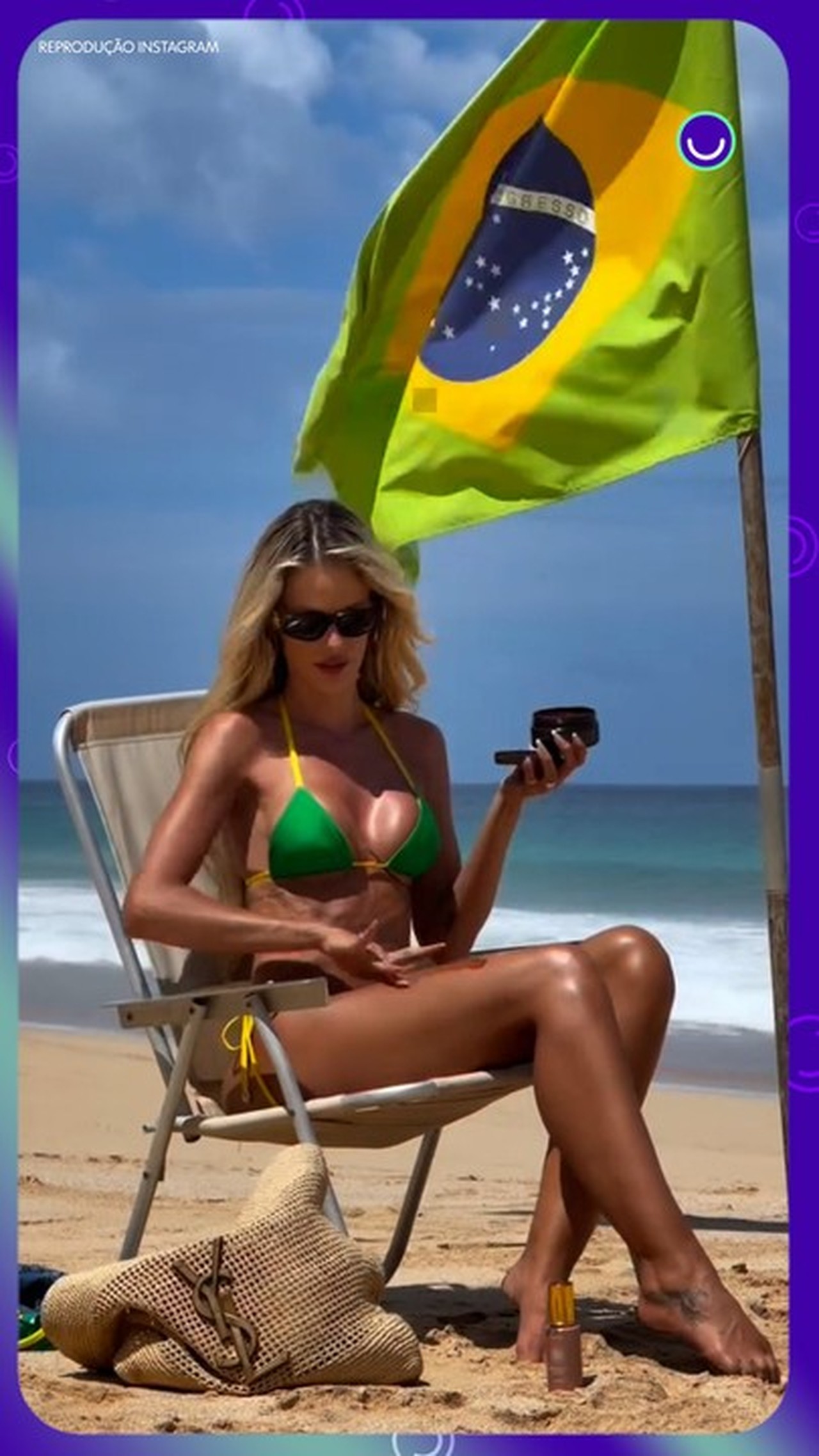 Yasmin Brunet exibe bronzeado na praia em dia de jogo da Seleção Brasileira na Copa do Mundo