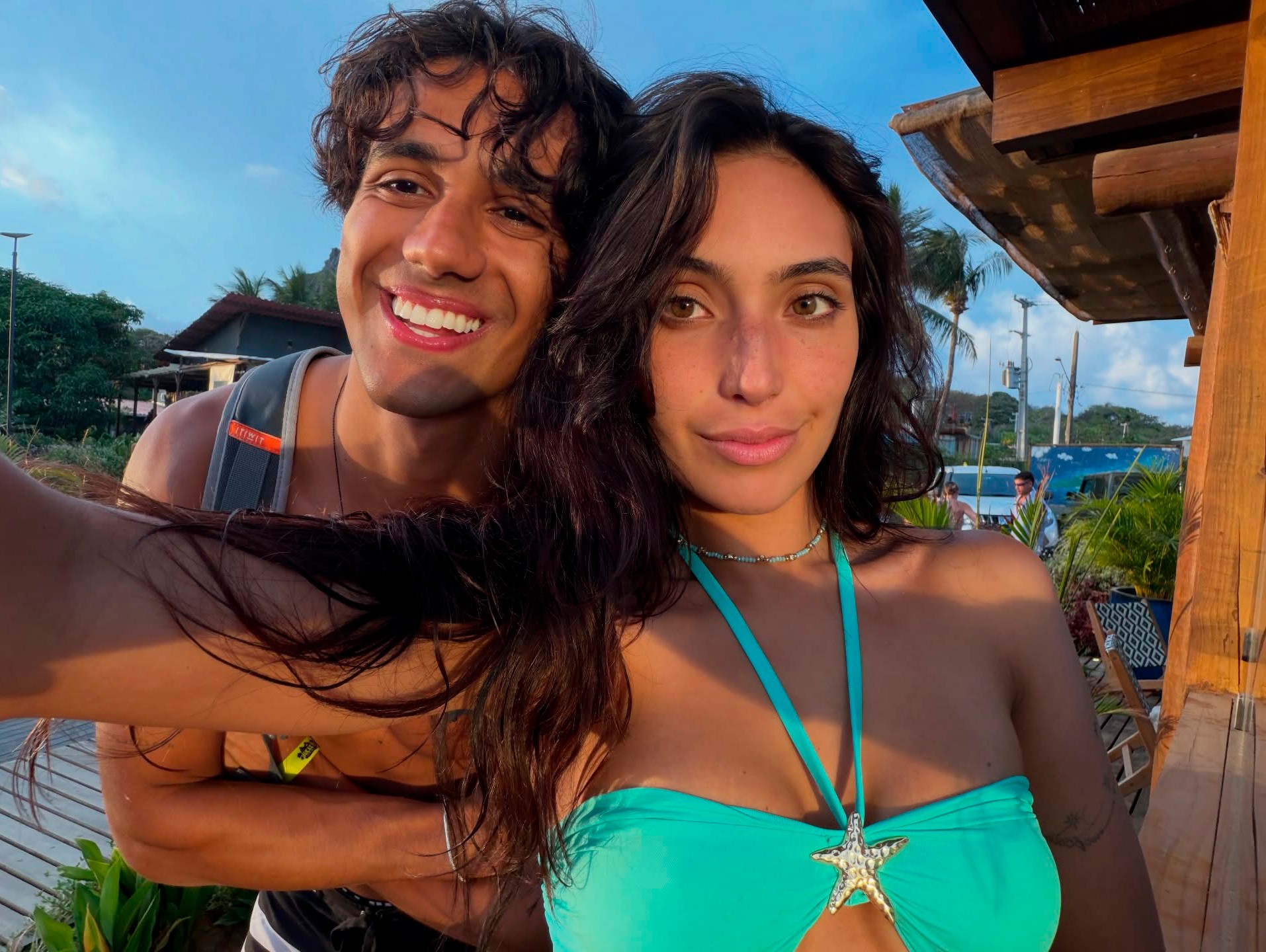 Vanessa Lopes compartilha cliques de biquíni, e namorado responde: 'Uma beldade dessa'