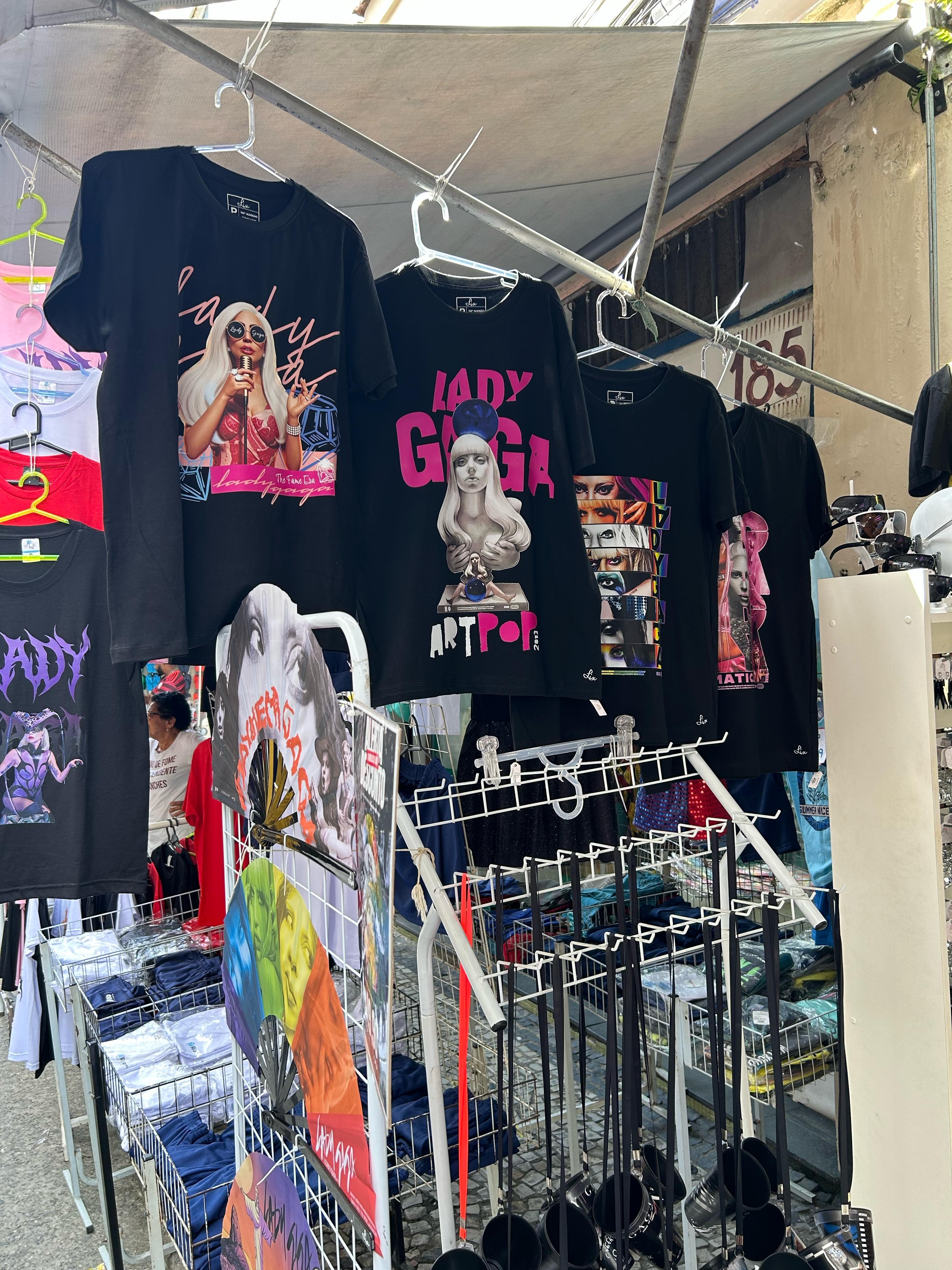 Ju Massaoka homenageia Lady Gaga em look e explica famoso vestido de carne