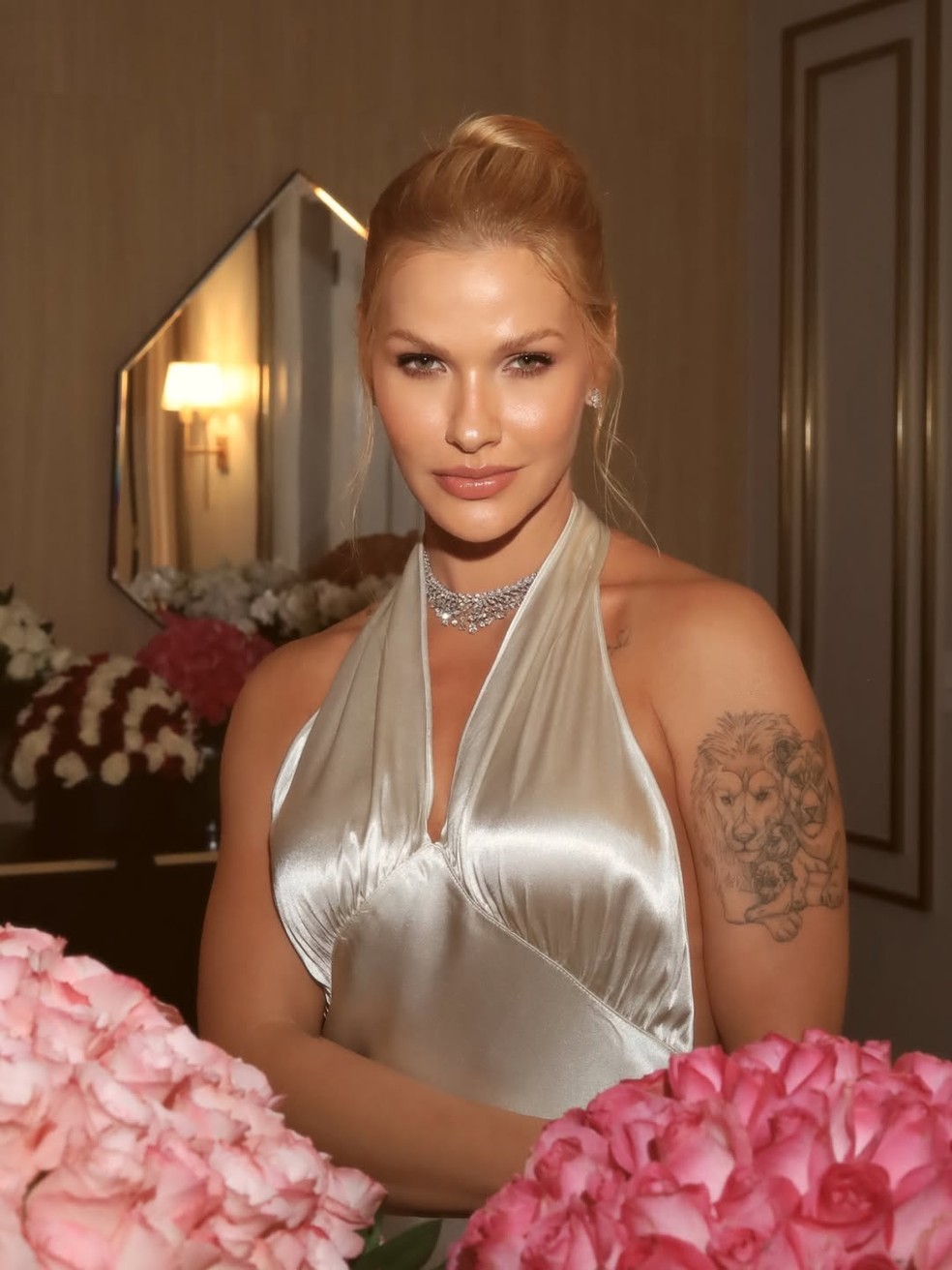 Andressa Suita comemora aniversário em família com festa repleta de flores — Foto: Reprodução/Instagram