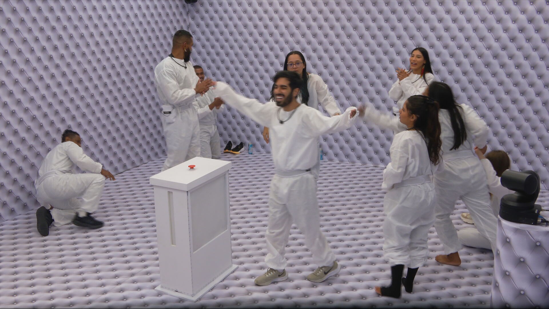 Ricardinho canta parabéns para namorada com candidatos e se declara: 'Até o final da nossa vida'