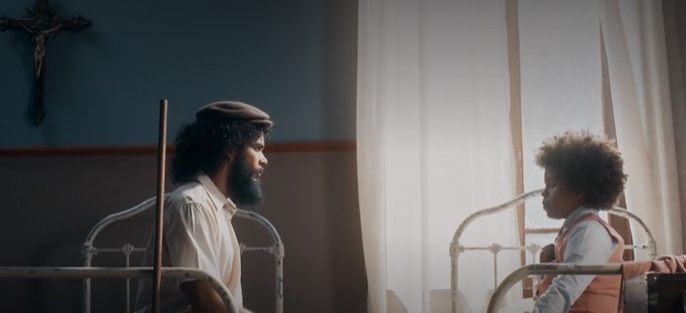 Jesus dirá a Marcelino que logo ele será resgatado dali — Foto: Reprodução/TV Globo