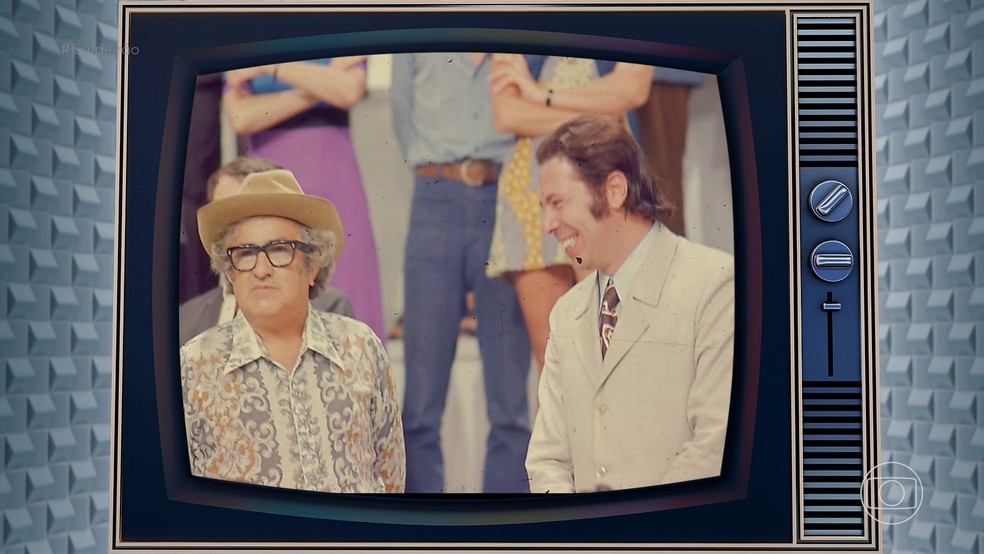 Silvio Santos aparece ao lado de Chacrinha na primeira vinheta de fim de ano da Globo, em 1971 — Foto: Globo