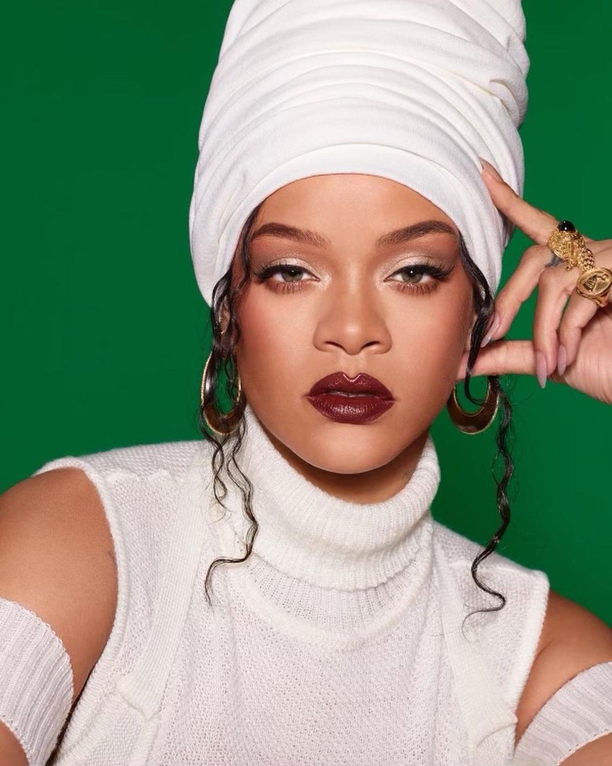Rihanna explica motivo de ainda não ter revelado o nome e a foto do