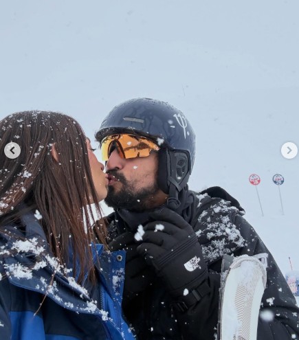 Thaila Ayala e Renato Góes curtem romance na neve
