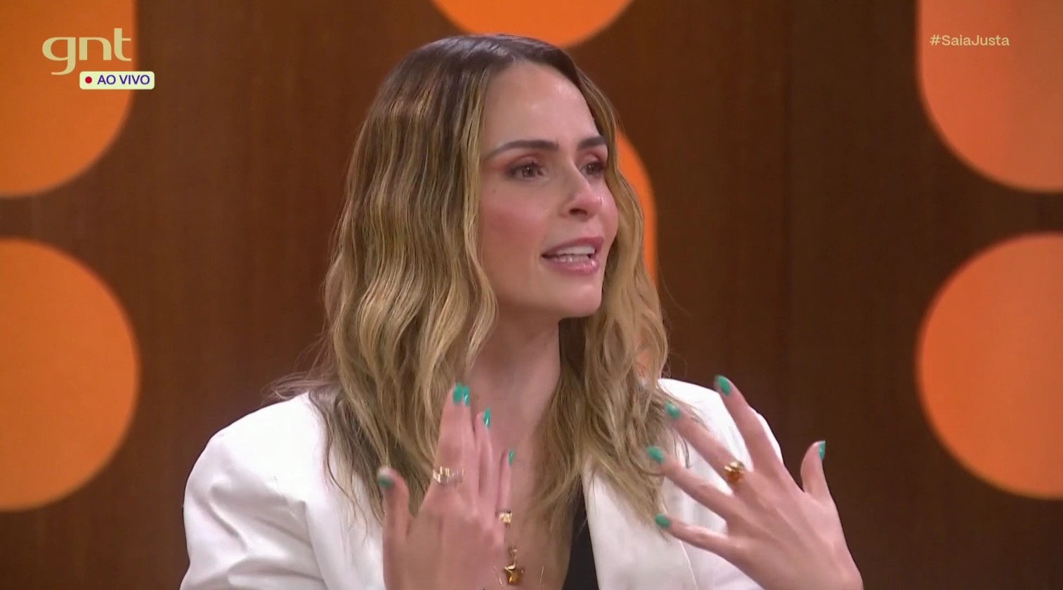 No 'Saia Justa', Ana Paula se emociona ao falar da morte do pai