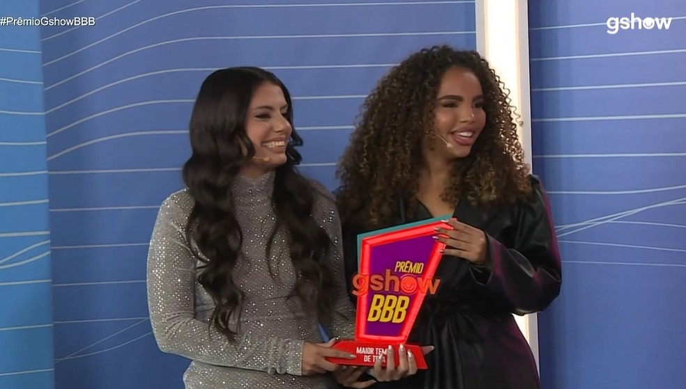 Fernanda e Pitel comemoram vitória de categoria no Prêmio gshow BBB — Foto: Globo