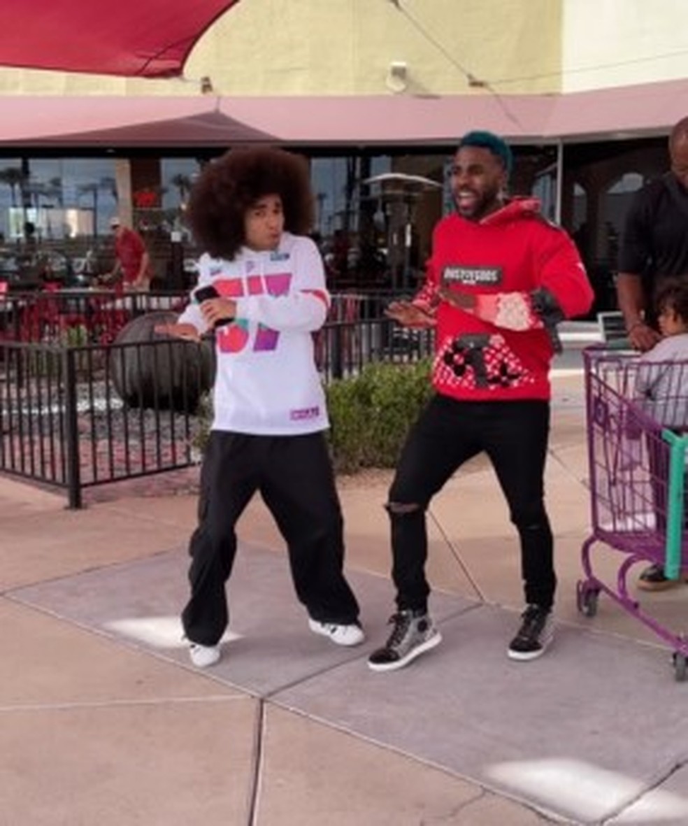 Noel Robinson dança com Jason Derulo — Foto: Reprodução Instagram
