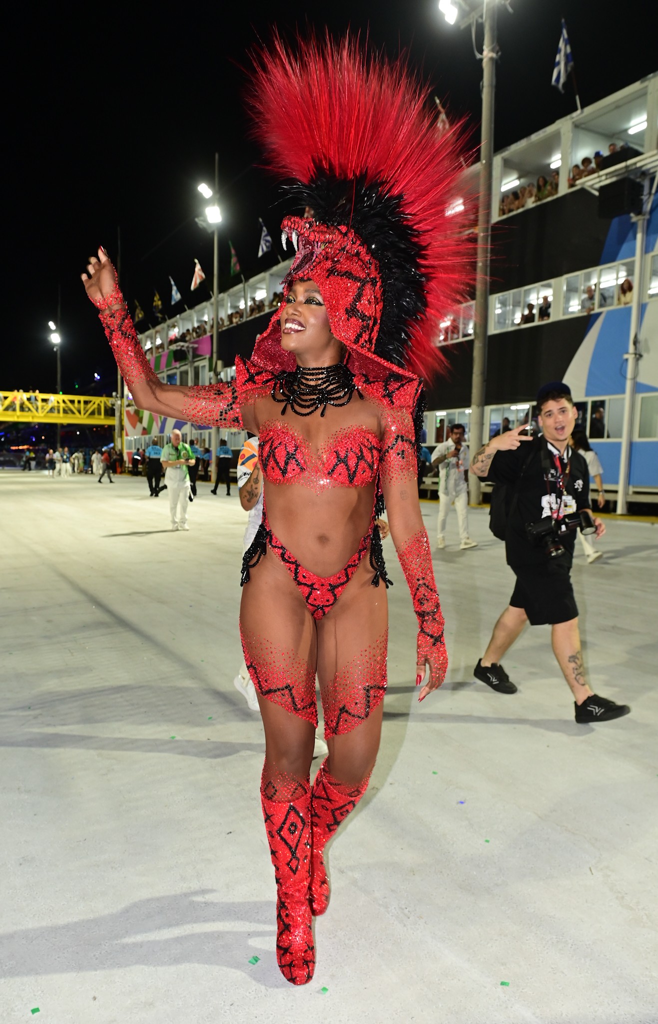 IZA reestreia como rainha de bateria da Imperatriz: 'Sou uma IZA muito melhor do que a de 2022'