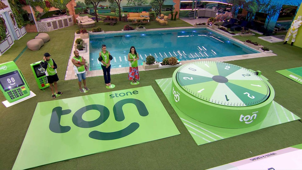 Alana, Isabelle, Juninho e Marcus Vinicius disputaram a prova — Foto: Globo