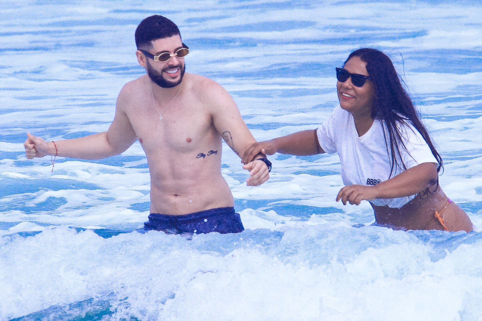 Após o BBB 26, Chaiany e Marcelo curtem praia juntos no Rio de Janeiro