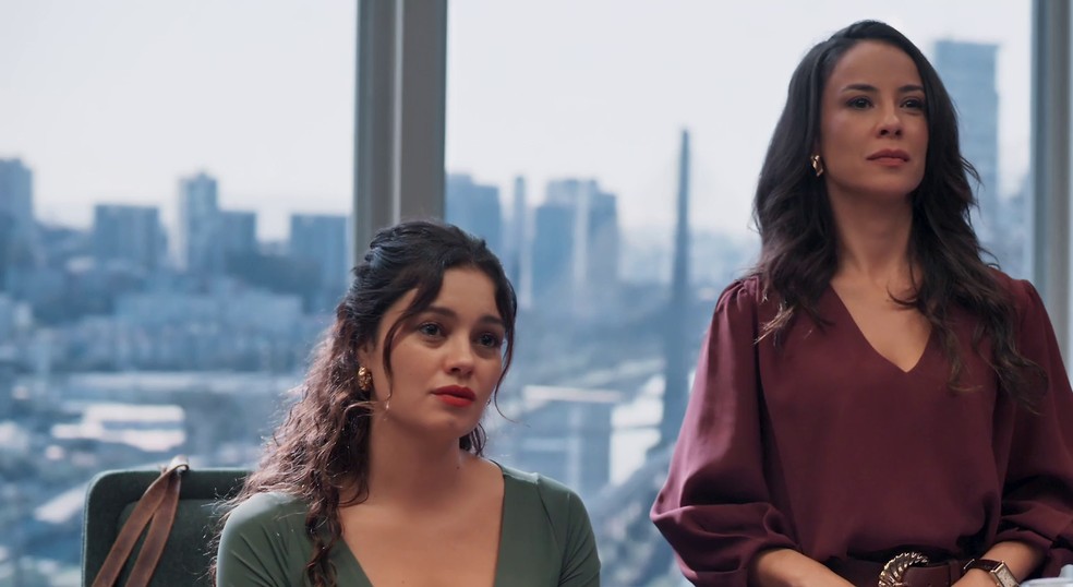 Gerluce enfrenta Ferette e Arminda em Três Graças — Foto: Globo