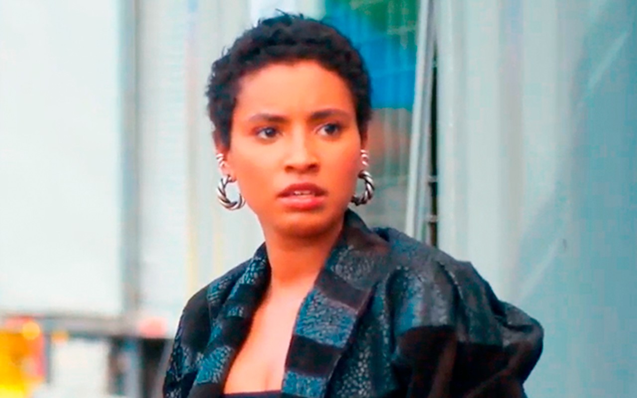 Spoiler de Coração Acelerado: Eduarda rouba Mequetrefe para bancar show