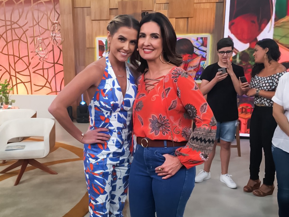 Confira fotos do 'Encontro' com Deborah Secco, Lucas Lucco e Thelmo