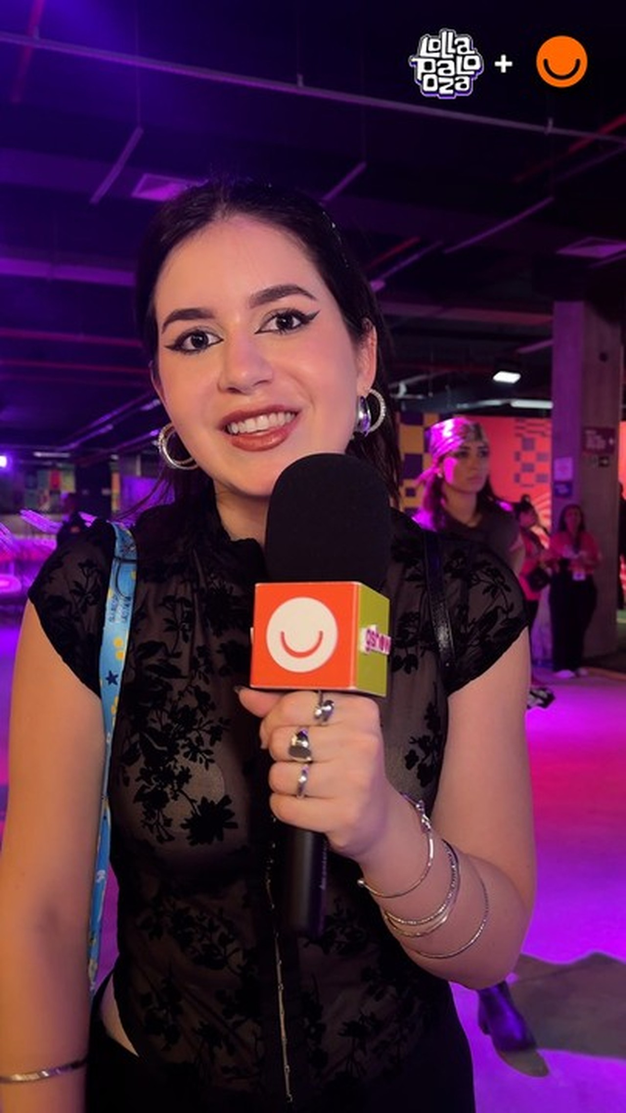 Influenciadora Sofia Santino surpreende com truque de estilo para o Lollapalooza