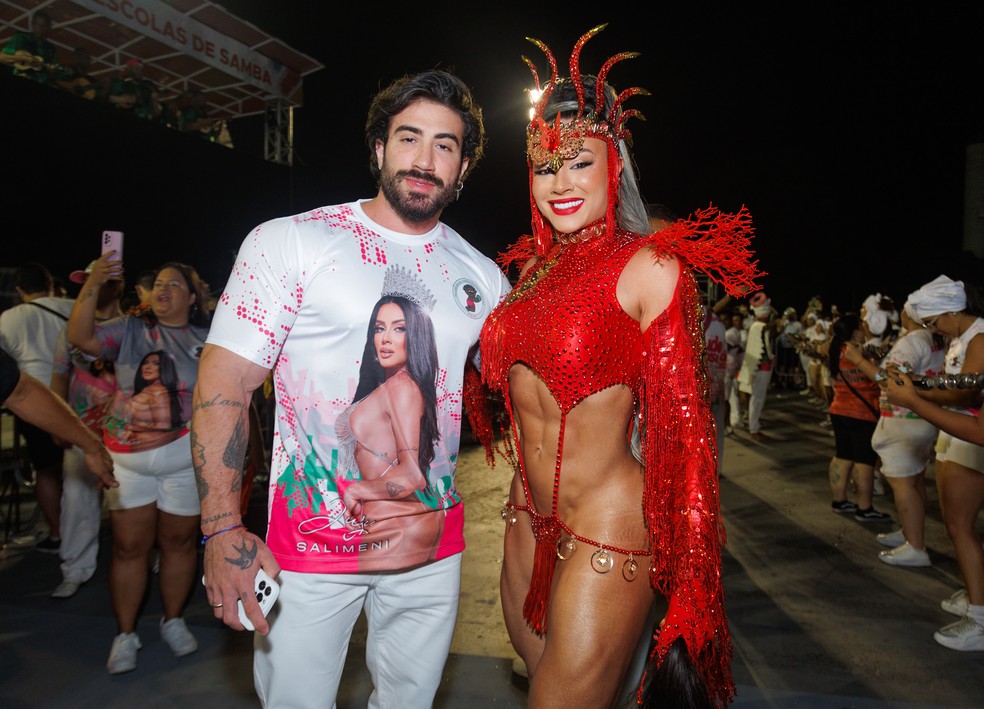 Juju Salimeni com o noivo, Diogo Basaglia — Foto: Clayton Felizardo/BrazilNews