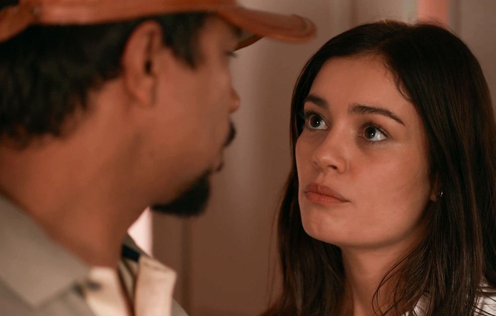 Em Renascer, Eliana diz que abre mão de suas terras para ficar com Damião — Foto: Globo