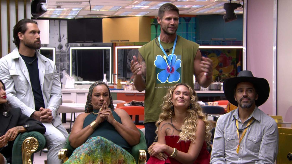 Jonas imuniuzou Sarah Andrade — Foto: GLOBO