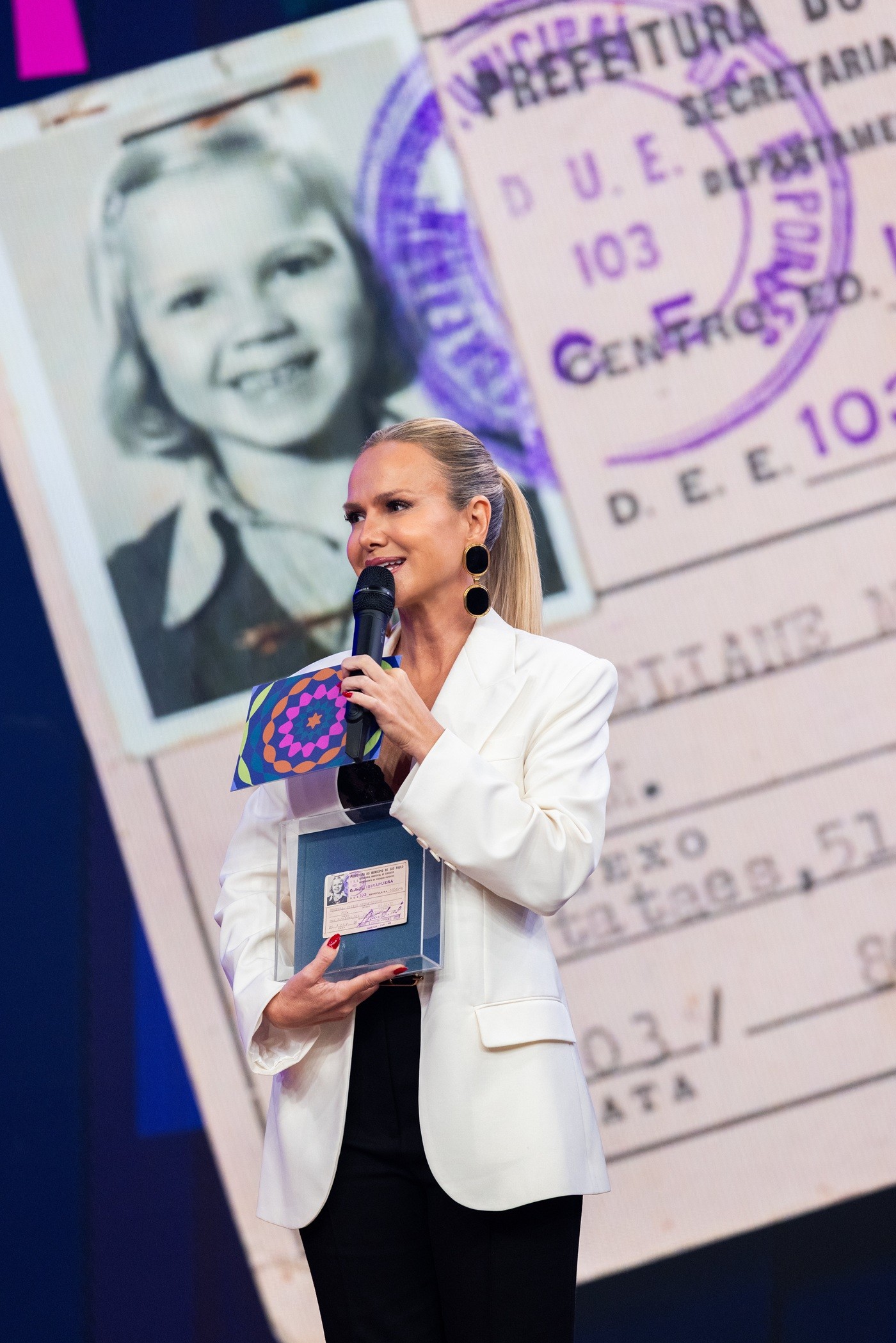 Apresentadora do Especial LED, Eliana relembra faculdade de Psicologia e fala da importância da educação