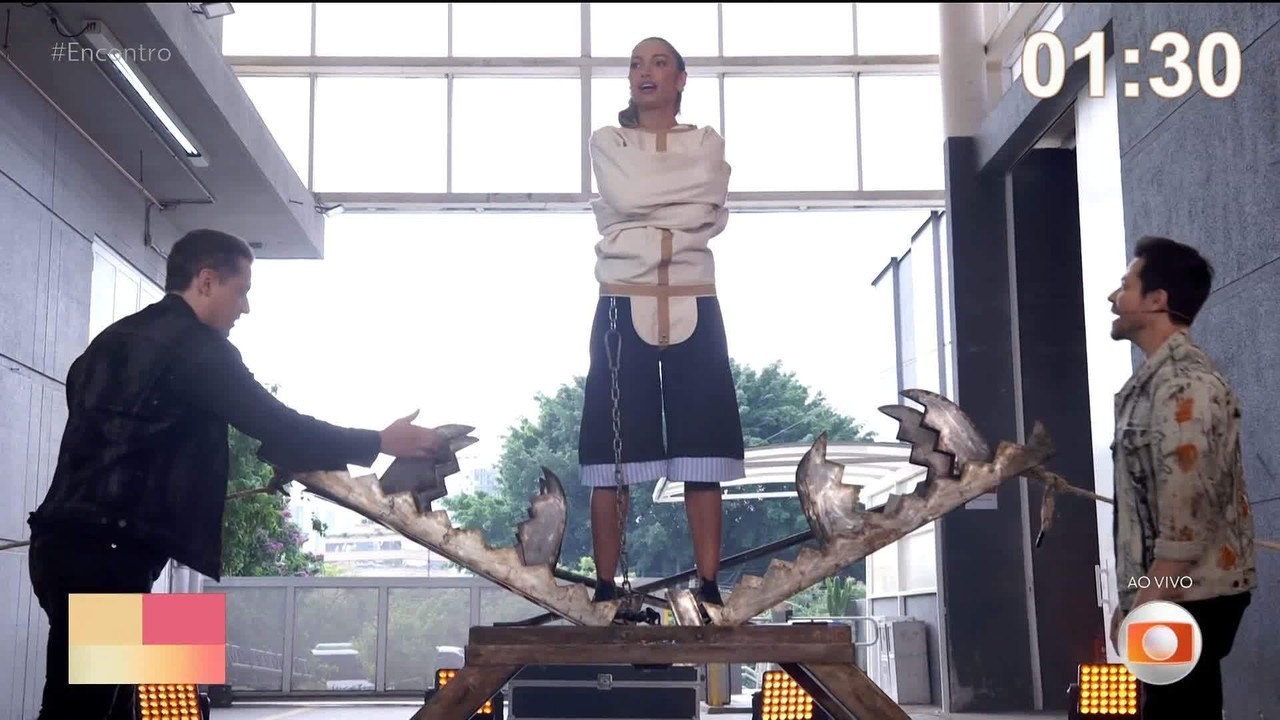 Patrícia Poeta participa de número arriscado em show de ilusionismo; veja vídeo