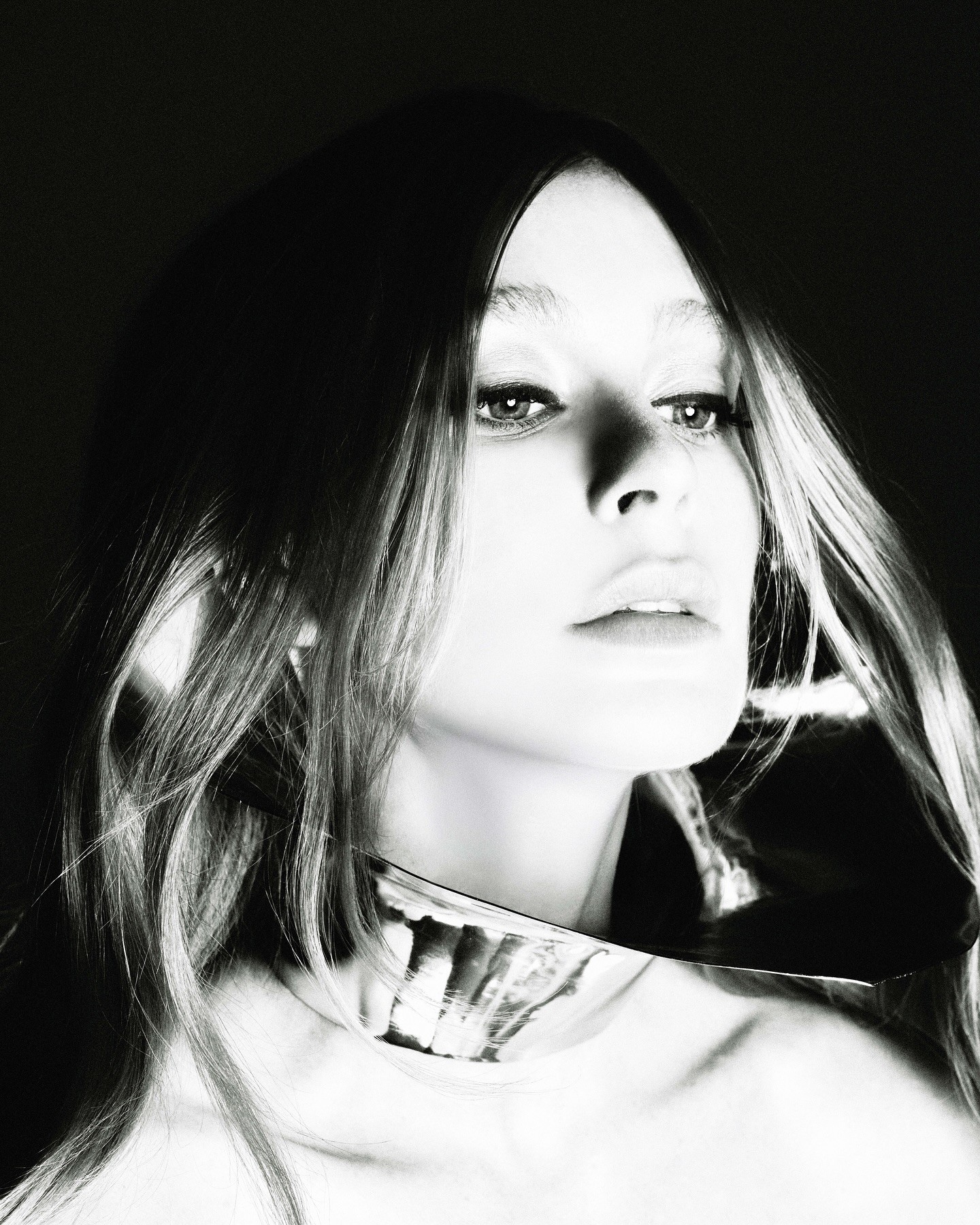 Marina Ruy Barbosa posa sexy e celebra capa de revista internacional: 'Me fez chorar'