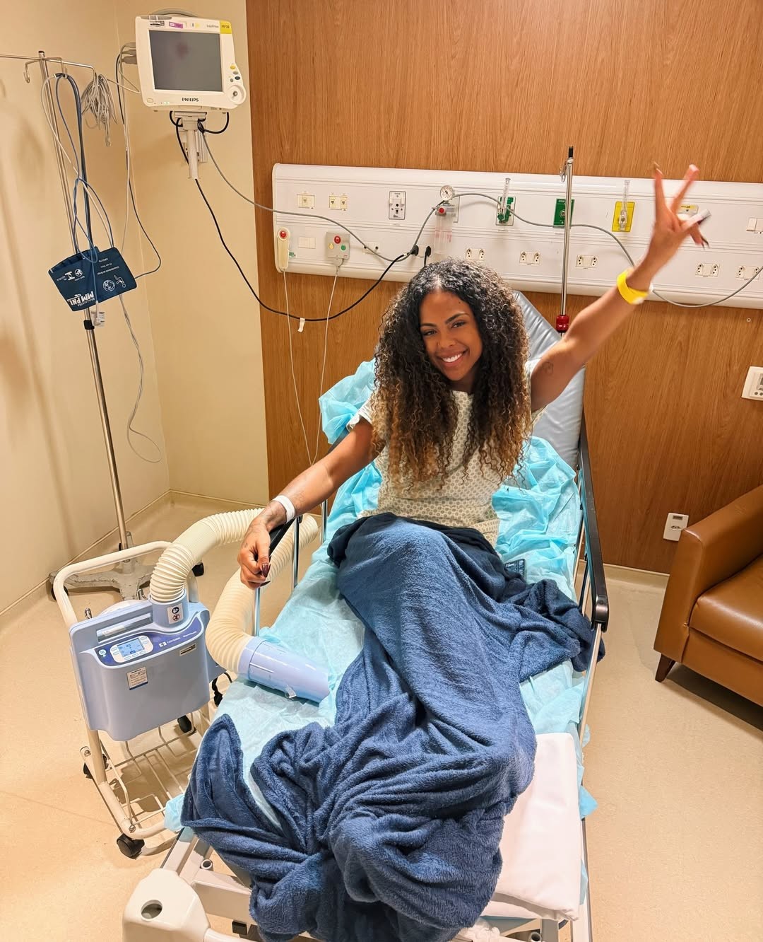 Marvvila posta foto em hospital e tranquiliza fãs: 'Deus na frente'