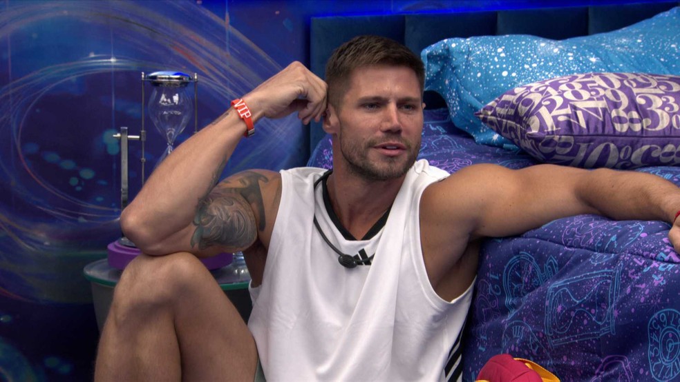 Jonas conversa sobre Alvos no Queridômetro — Foto: Globo 