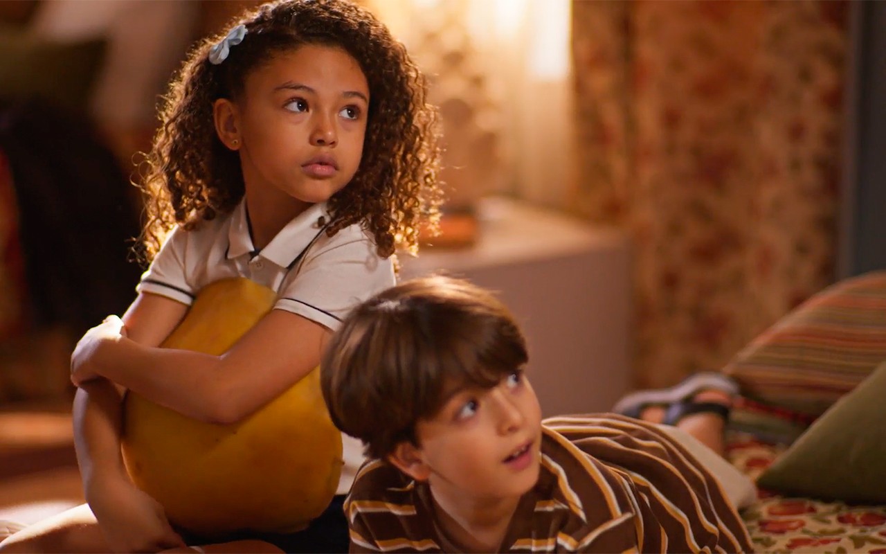 Dona de Mim: Sofia descobre barriga falsa de Ellen e chama a mãe de mentirosa